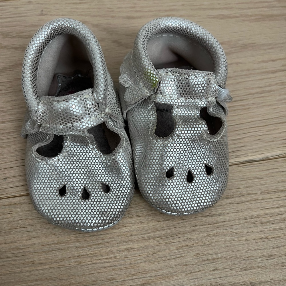 Freshly picked Mary Jane style (size 2 is equivalent to size 4us)